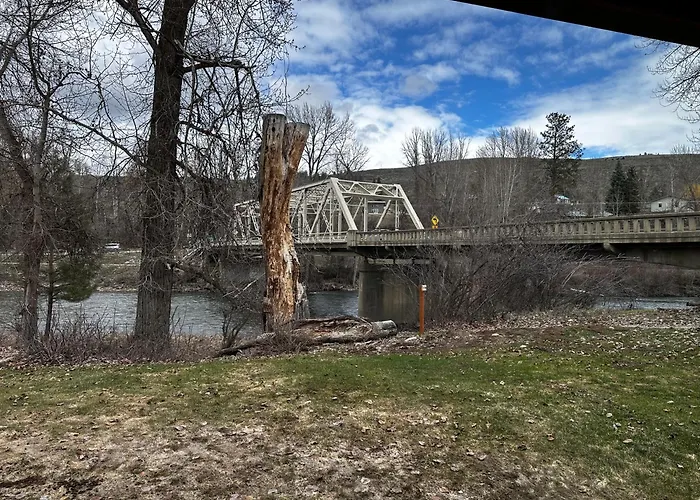 Vacation rental: Methow River Lodge And Cabins